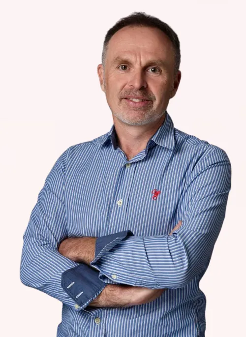 Julian Hunt 2025 headshot